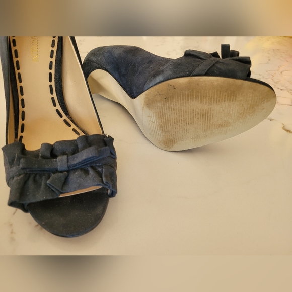 Blue Suede Enzo Angiolini Eamielee Peep Toe Ruffle Bow Heels 8.5 - Picture 6 of 7